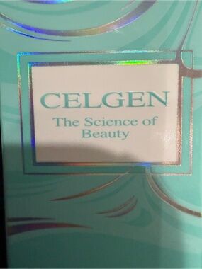 CELGEN Pearl Moisture Solution Mist – 50 mL / 1.68 fl oz NEW
